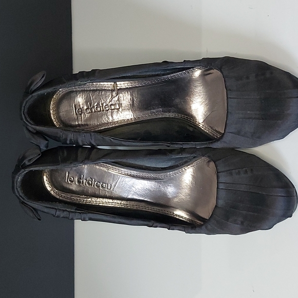Le chateau Black Satin Pumps with Bow - Picture 3 of 3